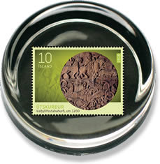 P533A - Paperweight Ø 68 mm - The Door of Valþjófsstaðir